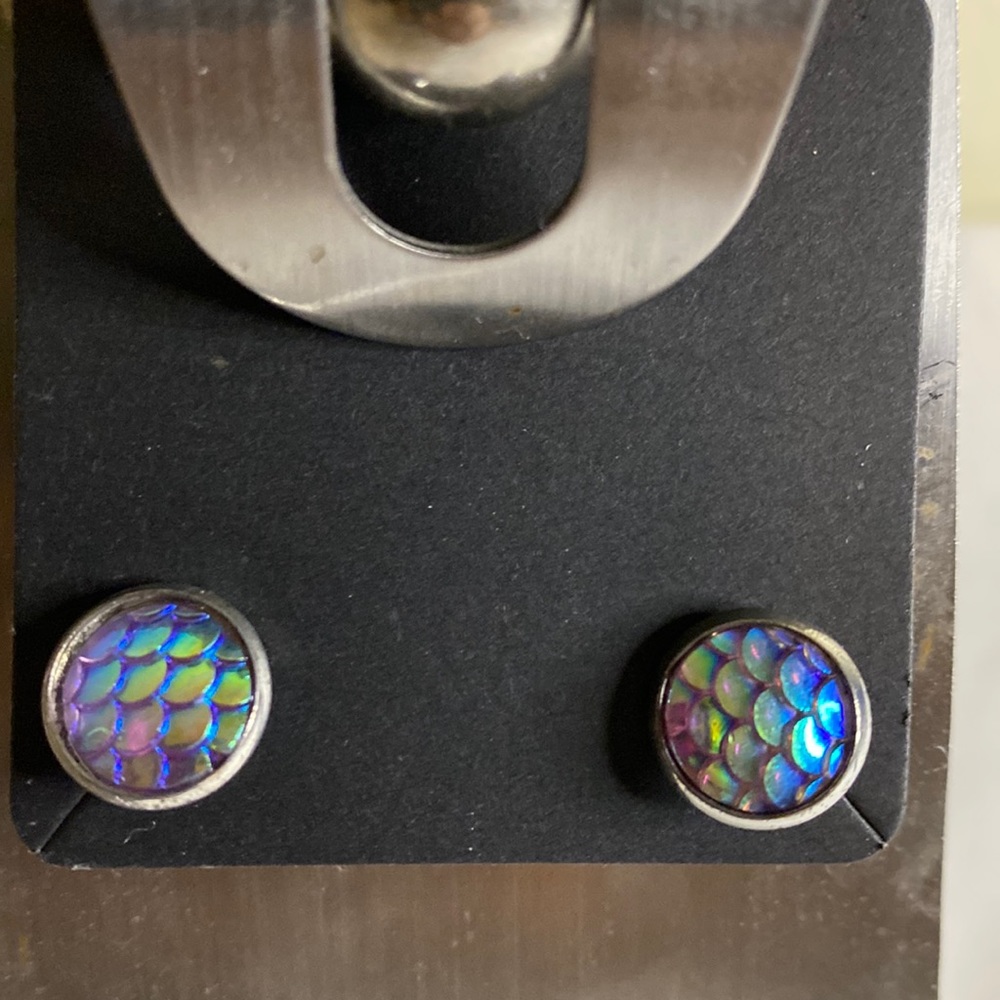 Stud fish scale earrings